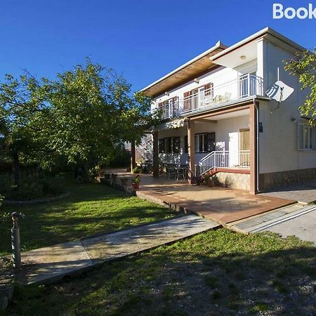 Apartamani Katarina Vl.Ilija Jusup Apartamento Starigrad Paklenica Exterior foto