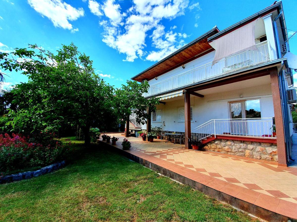 Apartamani Katarina Vl.Ilija Jusup Apartamento Starigrad Paklenica Exterior foto
