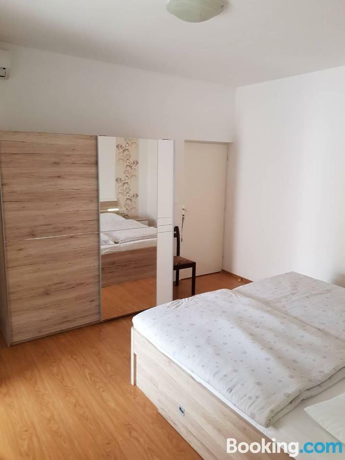 Apartamani Katarina Vl.Ilija Jusup Apartamento Starigrad Paklenica Exterior foto