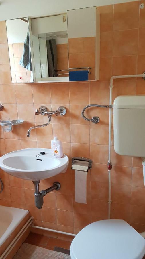 Apartamani Katarina Vl.Ilija Jusup Apartamento Starigrad Paklenica Exterior foto